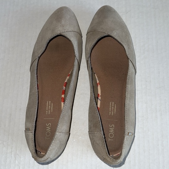 Toms Julie Light Taupe Almond Toe Suede Flats - Picture 9 of 11